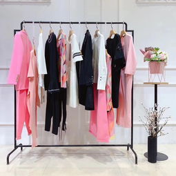 服饰为媒，彰显女性魅力 品牌折扣女装走份批发的创业新机遇