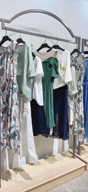 品牌女装货源新选择 专柜正品批发与走份批发的深度解析